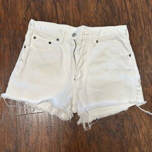 White Frayed Hem Levi’s Shorts
